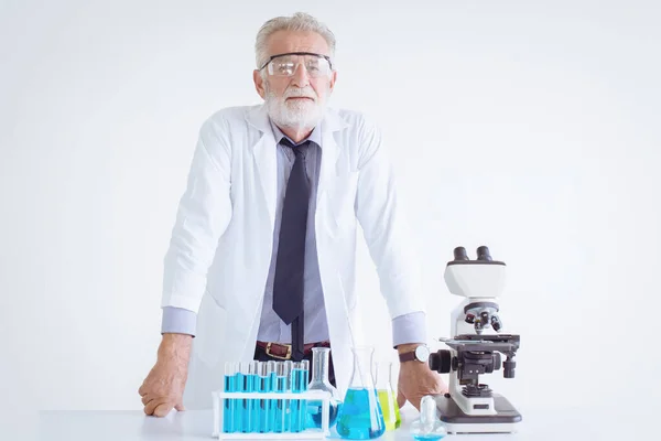 Retrato Doctor Veterano Científico Químico Pie Falda Ciencia Química Con — Foto de Stock