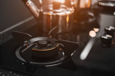 Modern mutfakta fırın, siyah renk tonu pişirmek için yeni cam kaplama lüks tasarım..