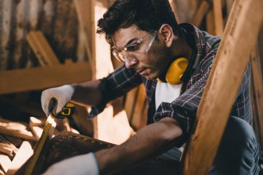 Profesyonel marangoz el işi ahşap el işi mobilya ustası atölye ustası iyi detay ustası ahşap atölyesi.