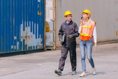 Liman Konteynırı Gemisi Yard İş Arkadaşları Grubu takım çalışması denetim işlemleri problem çözme çalışmalarına birlikte katıldı.