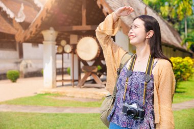 Wat Ton Kwen, Tayland 'ın kuzeyindeki Chiangmai eyaletindeki güzel Asyalı kadın fotoğrafçı seyahat tapınağı..