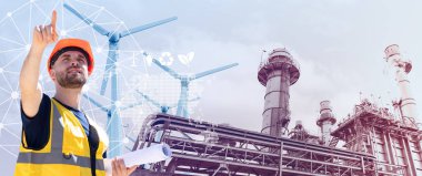 Gaz petrolium santraline karşı duran mühendis gelecekteki enerji üretim işçileri için rüzgar türbini arka planında..