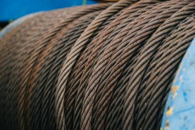 Eski Endüstri Paslı Çelik Kablo Kullanılmış Grunge Yıpranmış Çelik Halat veya Çelik Halat, Halat Sapan Davul.