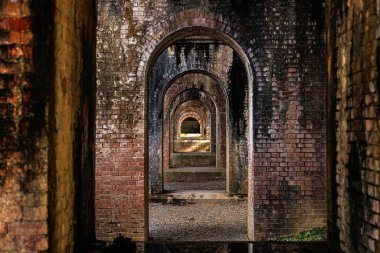 Japonya 'nın Kyoto kentindeki Nanzen ji tapınağındaki antik su kanalının ana tuğla binası..