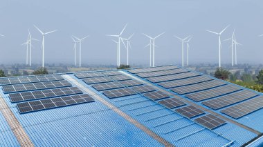 Modern fabrika güneş pili ve rüzgar türbini, enerji tasarrufu için temiz elektrik kaynağı ve düşük karbon ayak izi çevre dostu ve sürdürülebilir.
