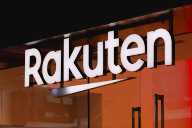 Japon teknolojisinin rakuten marka logo şirketi çevrimiçi ticaret perakende pazarı ve finans hizmetleri. 2 Aralık 2024, Kyoto, JAPAN.