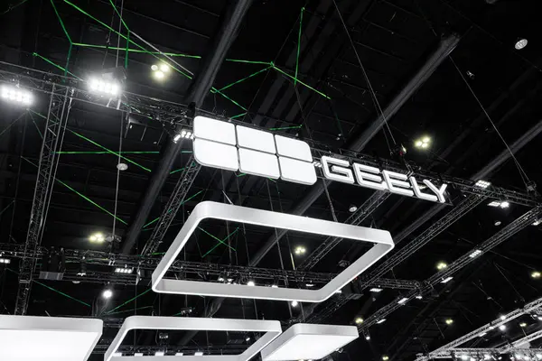 Zhejiang Geely Holding Group Tayland Motor EXPO 'da birden fazla markanın altında araç üretip satıyor. 26 Mart 2025, Bangkok, Tayland