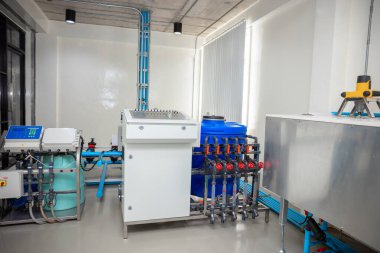 Akıllı tarım kimyasal gübre karıştırma odası, Su PH kontrol sistemi, otomatik elektronik pompa fıskiyeleri kontrol paneli.