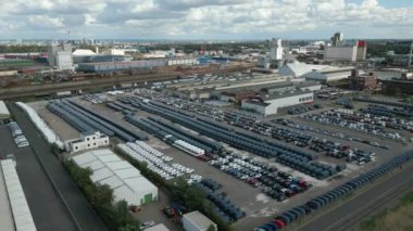 Rhine limanında bir otomobil terminali. Araçlar depolandı, yüklendi, boşaltıldı ve nakliyeye hazırlandı..