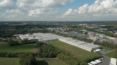 Westfleisch Mezbahası, Oer-Erkenschwick. Westfleisch, Almanya ve Avrupa 'nın önde gelen et pazarlamacılarından biri. Westfleisch bu bölgede haftada 54.000 domuz kesiyor ve işliyor..