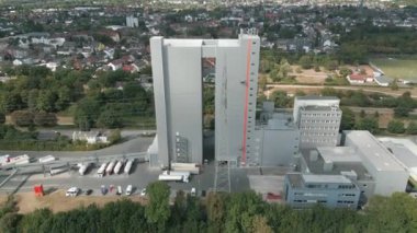 Roland Mills United, Almanya 'da Recklinghausen de dahil olmak üzere dört bölgede un ve mısır fabrikası işletiyor. Değirmenlerde yılda bir milyon tondan fazla buğday, çavdar ve şeker öğütülüyor..