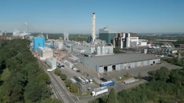紙工場Upm ケルン市の近くのハース工業団地に位置しています この工場は2002年に設立され ヨーロッパで最も近代的な製紙機械の1つであり 新聞用紙を100 回収したものから生産しています — ストック動画