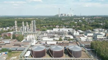Gladbeck, Kuzey Ren-Vestfalya 'daki INEOS Fenol Chemie Kimya Fabrikası. Tesiste 650.000 te / a Fenol ve 400.000 te / a Aseton Phenol ve Aseton üretiliyor..