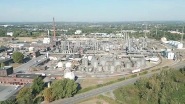 Oberhausen 'deki OQ Kimyasal Kimya Parkı' ndaki AirLiquide Kimyasal Fabrikası: hava gazları için hava ayrıştırma ve sıvılaştırma tesisleri (nitrojen, oksijen, argon), hidrojen, sentez gazı ve buhar üretimi için kısmi yükseltgenme tesisi.