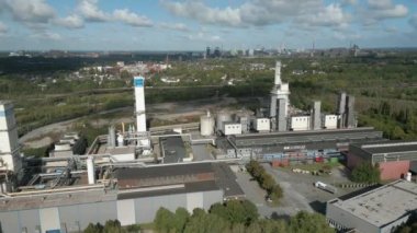 Linde Gaz, Duisburg 'da bulunan Thyssen Krupp Çelik AG' nin eski bir tesisinde oksijen, nitrojen ve argon için birçok hava ayırma tesisi işletiyor..