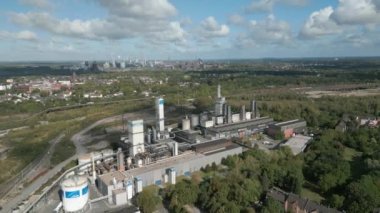 Linde Gaz, Duisburg 'da bulunan Thyssen Krupp Çelik AG' nin eski bir tesisinde oksijen, nitrojen ve argon için birçok hava ayırma tesisi işletiyor..