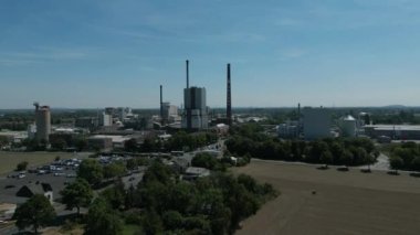 Rheinberg 'deki Solvay fabrikası soda ve sodyum bikarbonat üretiyor. Ürünler cam, güneş modülü, deterjan ve kabartma tozu üretiminde; diyaliz, baca gazı arıtma ve yolcu gemilerindeki egzoz gazlarını temizlemek için kullanılır..