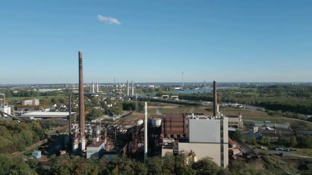 威特德国有限公司是一家以二氧化钛颜料 木材防腐剂和水化学品为重点的化学品制造商 该公司总部设在杜伊斯堡 约有962名员工 — 图库视频影像