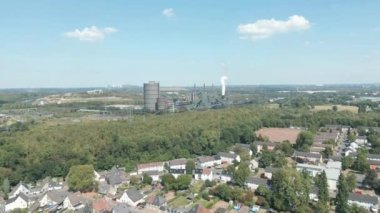 Bottrop bölgesindeki ArcelorMittal 'ın kokain fabrikası toplam 146 fırına sahip üç bataryadan oluşuyor ve yaklaşık iki milyon ton kokain üretimi için tasarlanıyor..