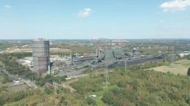 Bottrop bölgesindeki ArcelorMittal 'ın kokain fabrikası toplam 146 fırına sahip üç bataryadan oluşuyor ve yaklaşık iki milyon ton kokain üretimi için tasarlanıyor..