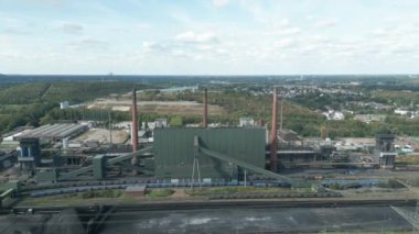 Bottrop bölgesindeki ArcelorMittal 'ın kokain fabrikası toplam 146 fırına sahip üç bataryadan oluşuyor ve yaklaşık iki milyon ton kokain üretimi için tasarlanıyor..