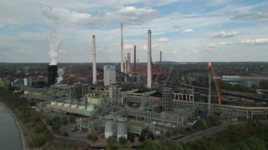 2003 yılından beri Duisburg 'da faaliyet gösteren Schwelgern kokain fabrikası dünyanın en büyük kokain fabrikalarından biridir. Komşu çelik fabrikası tarafından kullanılan yılda 2.5 milyon ton kokain üretir; yan ürünler kola fırını gazı ve kömür katranıdır.