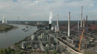 2003 yılından beri Duisburg 'da faaliyet gösteren Schwelgern kokain fabrikası dünyanın en büyük kokain fabrikalarından biridir. Komşu çelik fabrikası tarafından kullanılan yılda 2.5 milyon ton kokain üretir; yan ürünler kola fırını gazı ve kömür katranıdır.