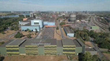 ThyssenKrupp Çelik Fabrikası 'nda Hot Strip Mill ve Rolling Mill. Şirketin temel işi çelik üretimi ve yassı karbon çelik ürünlerinin imalatının yanı sıra çelikle ilgili hizmetler sunulmasıdır..