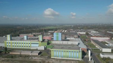 Paslanmaz Çelik Fabrikası, Krefeld. Merkezi Krefeld, Almanya 'da bulunan Outokumpu Nirosta GmbH (eski adıyla ThyssenKrupp Nirosta) paslanmaz çelik ürünleri üretir. Nirosta 2012 yılından beri Fin Outokumpu grubunun bir parçasıdır..