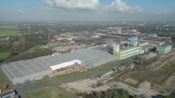 ステンレス鋼工場 Krefeld Outokumpu Nirosta Gmbh 旧Thyssenkrupp Nirosta ドイツのKrefeldに本社を置き ステンレスフラット製品を製造しています Nirostaは2012年からフィンランドのOutokumpuグループの一員となっています — ストック動画