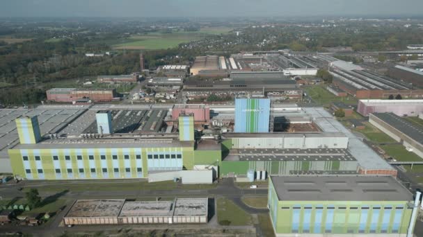 不锈钢工厂 Krefeld 总部设在德国Krefeld的Outokumpu Nirosta Gmbh 前Thyssenkrupp Nirosta 生产不锈钢扁平产品 自2012年以来 Nirosta一直是芬兰Outokumpu集团的成员 — 图库视频影像