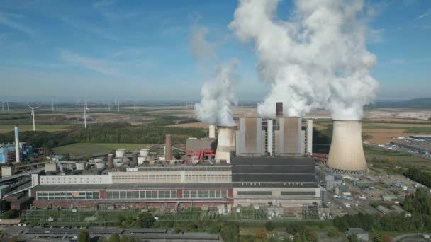 Ilmakuva Ruskohiilivoimalasta Weisweiler Jota Operoi Energiayhtiö Rwe Eschweilerin Kaupungin Lähellä — kuvapankkivideo