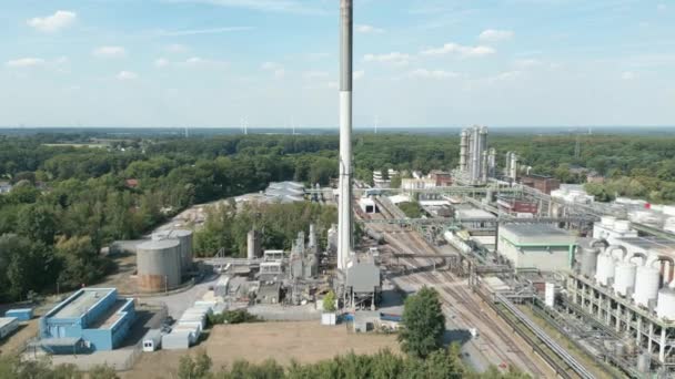 Σταθμός Παραγωγής Ηλεκτρικής Ενέργειας Που Λειτουργεί Πετρέλαιο Zweckel Στην Πόλη — Αρχείο Βίντεο