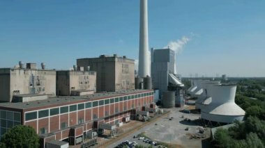 Kömür Ateşli Enerji Santrali Herne. Herne 4 Birleşik Isı ve Elektrik Santrali (CHP) 511 Megawatt 'lık kurulu kapasiteye sahiptir. STEAG 'ın sahibi olduğu enerji şirketi, kömürden elektrik üretiyor ve aynı zamanda bölgesel ısıtma sağlıyor..