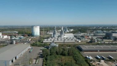 Köln yakınlarındaki Hrth 'deki Knapsack II Bileşik Gaz Türbini (CCGT) santrali Haziran 2013' te faaliyete başladı. Gaz yakıtlı elektrik santralinin elektrik çıkışı 430 Megawatt (brüt) ve Sırt Torbası Kimyasal Sanayi Parkı 'nda bulunmaktadır..