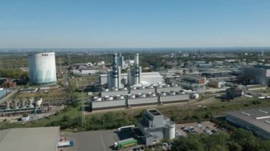 Köln yakınlarındaki Hrth 'deki Knapsack II Bileşik Gaz Türbini (CCGT) santrali Haziran 2013' te faaliyete başladı. Gaz yakıtlı elektrik santralinin elektrik çıkışı 430 Megawatt (brüt) ve Sırt Torbası Kimyasal Sanayi Parkı 'nda bulunmaktadır..