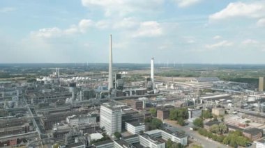 Almanya 'nın üçüncü büyük endüstriyel kümesi olan ve Avrupa' nın en büyük kimyasal üretim tesisleri arasında yer alan Marl Chemical Park 'taki Kömür Ateşli Enerji Santrali. Arazi 6 kilometrekarenin üzerinde... 