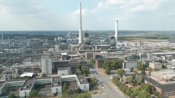 马尔化学园 Marl Chemical Park 的燃煤发电厂是德国第三大大型化工企业 也是欧洲最大的化工企业之一 这个网站占地面积超过6平方公里 — 图库视频影像