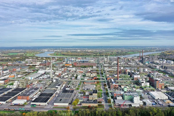 The chemical complex Chempark Dormagen in North Rhine-Westphalia occupies an area of 360 hectares. Around 2,000 chemical products are manufactured there, focusing on crop protection, polymers, plastics, rubber, isocyanates an organic intermediates