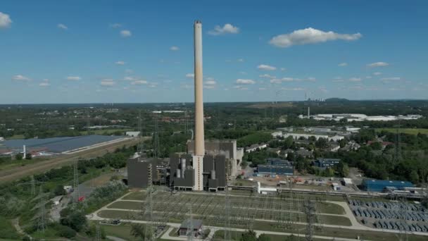 德国埃森市一座废物变能源工厂的空中景观 废物管理设施对废物进行焚化 以产生电力和地区供暖 — 图库视频影像