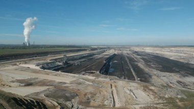RWE Power AG 'ın Inden açık maden ocağı Inden yakınlarındaki Rhenish linyit madeninde, Eschweiler ve Jlich arasında. Yıllık üretim miktarı 22 milyon ton linyit ve sadece Weisweiler enerji santralini beslemek için kullanılıyor.. 