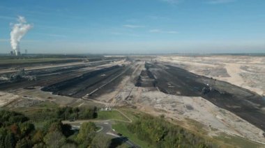 RWE Power AG 'ın Inden açık maden ocağı Inden yakınlarındaki Rhenish linyit madeninde, Eschweiler ve Jlich arasında. Yıllık üretim miktarı 22 milyon ton linyit ve sadece Weisweiler enerji santralini beslemek için kullanılıyor.. 