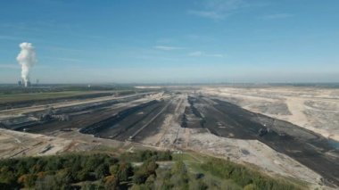RWE Power AG 'ın Inden açık maden ocağı Inden yakınlarındaki Rhenish linyit madeninde, Eschweiler ve Jlich arasında. Yıllık üretim miktarı 22 milyon ton linyit ve sadece Weisweiler enerji santralini beslemek için kullanılıyor.. 