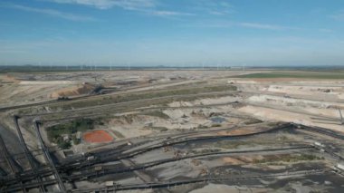 RWE Power AG 'ın Inden açık maden ocağı Inden yakınlarındaki Rhenish linyit madeninde, Eschweiler ve Jlich arasında. Yıllık üretim miktarı 22 milyon ton linyit ve sadece Weisweiler enerji santralini beslemek için kullanılıyor.. 