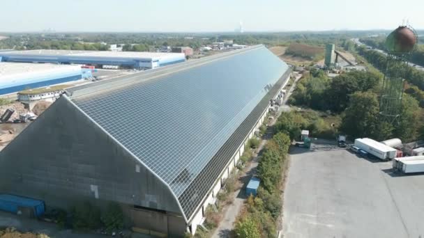 Сонячні Панелі Даху Виробничого Залу Північному Рейні Вестфалії Постачаючи Поновлювану — стокове відео