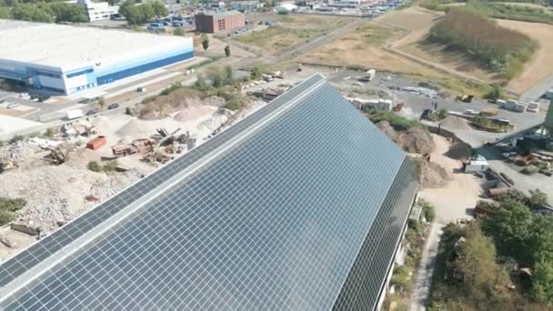 北莱茵 威斯特法伦州一个生产大厅屋顶上的太阳能电池板 供应可再生能源 — 图库视频影像