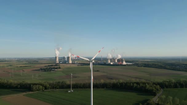 Turbiny Wiatrowe Nadrenii Północnej Westfalii Elektrowniami Węglowymi Tle — Wideo stockowe