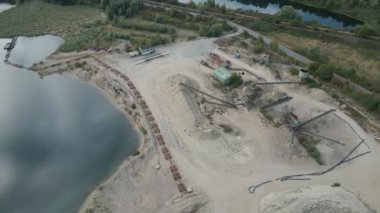 Aşağı Ren Bölgesi, Kuzey Ren-Vestfalya 'da çakıl çıkarma ve kum çıkarma tesisi.