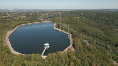 Tarihi Koepchenwerk, Almanya 'nın ilk büyük pompalı depolama santrallerinden biriydi. 153 megawatt 'lık kurulu kapasiteye sahipti, 1930' da hizmete girdi ve 1994 'te kapandı. 1985 ve 1989 yılları arasında Herdecke yeni bir enerji santrali inşa edildi..