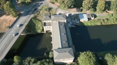 Raffelberg hidroelektrik santrali, Kuzey Ren-Vestfalya 'nın Mlheim an der Ruhr kentindeki iki nehir suyu santralinden biridir. Yılda ortalama 22 milyon kilowatt 'lık standart kapasiteye sahiptir ve 1926 yılında şebekeye bağlanmıştır..